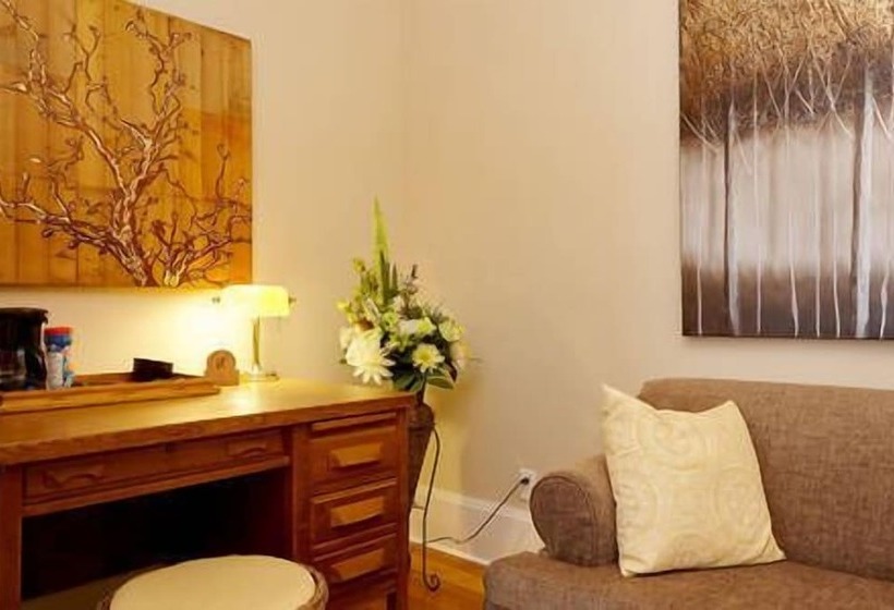 فندق صغير Cheltenham Suites