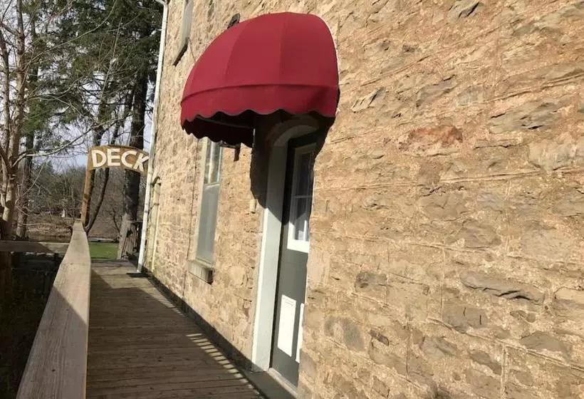 Retkeilymaja Cheltenham Suites