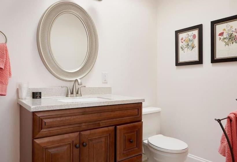 فندق صغير Cheltenham Suites