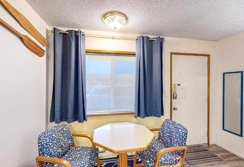 הוסטל Lamplighter Inn