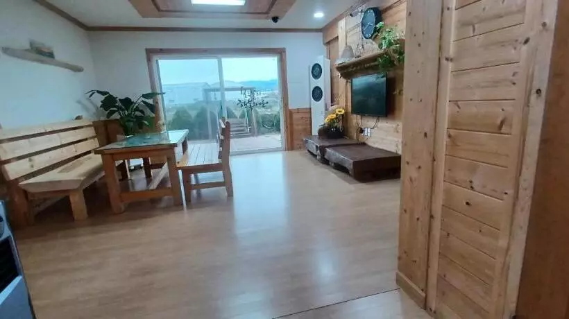 Majatalo Tree House Guesthouse