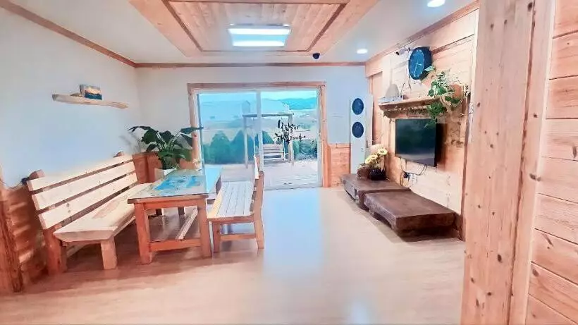 Majatalo Tree House Guesthouse