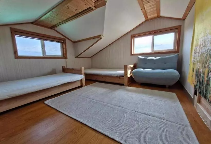 Majatalo Tree House Guesthouse