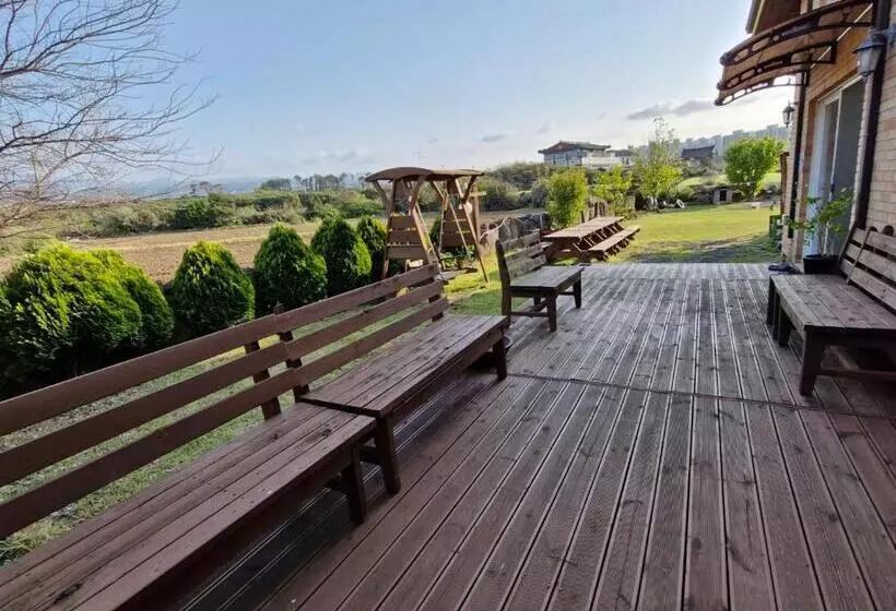 Majatalo Tree House Guesthouse