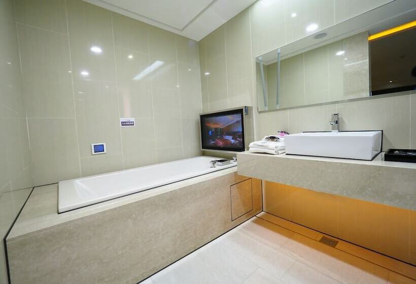 薇風情汽車旅館 鳳山館