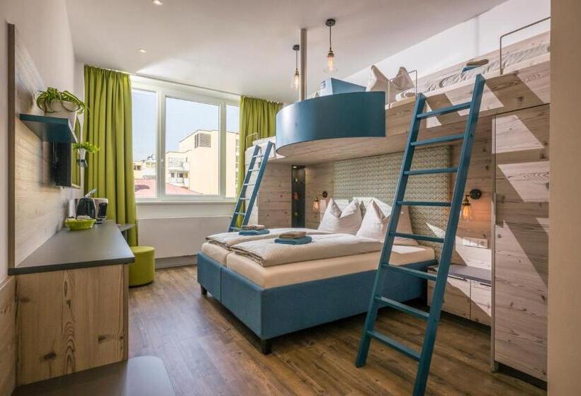 פנסיון Aparthotel Backstage