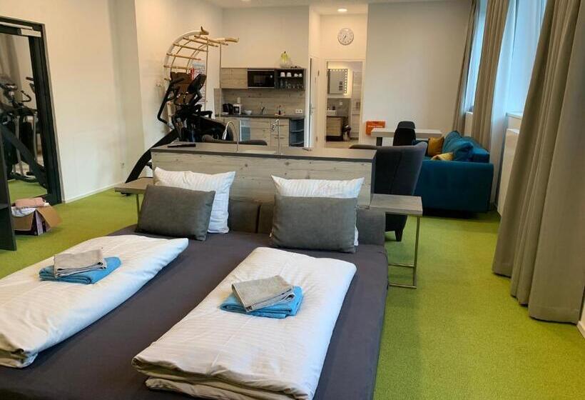 פנסיון Aparthotel Backstage