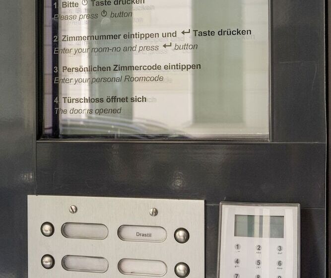 פנסיון Aparthotel Backstage