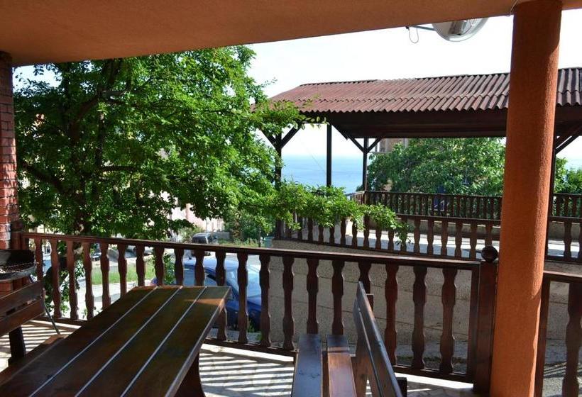 پانسیون Joro Guest House