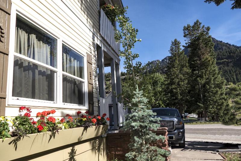 Hostel Abram Inn & Suites