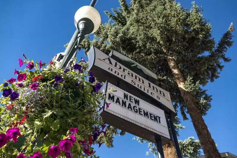 Retkeilymaja Abram Inn & Suites