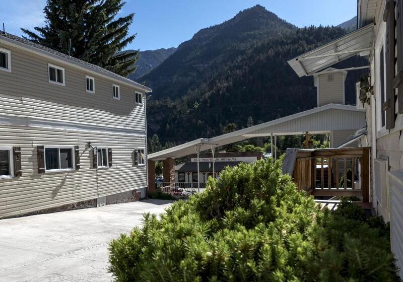 Hostel Abram Inn & Suites