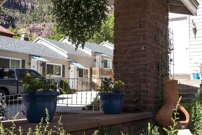 הוסטל Abram Inn & Suites