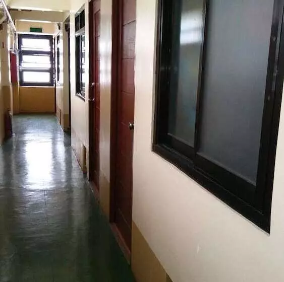 پانسیون Budget Studio Unit In Makati