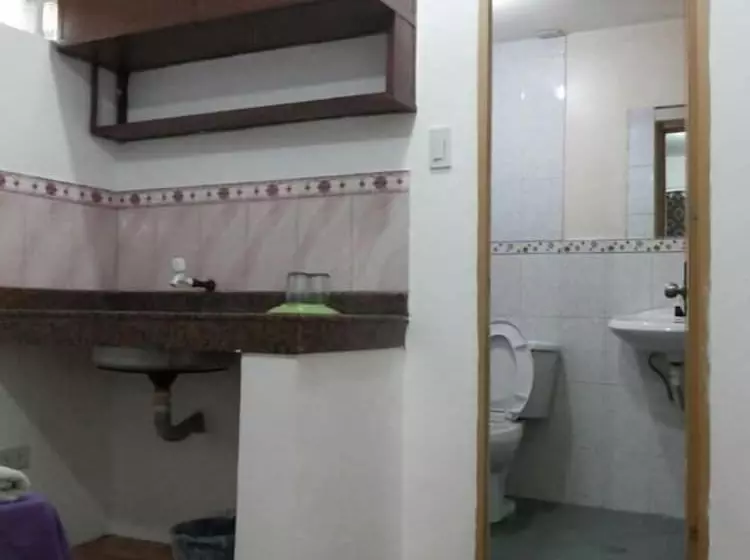 پانسیون Budget Studio Unit In Makati