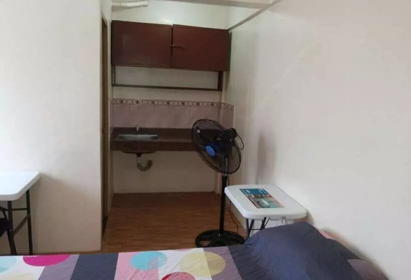 پانسیون Budget Studio Unit In Makati