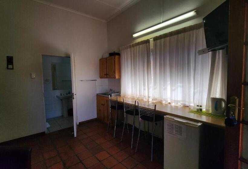 膳宿费 Country Village