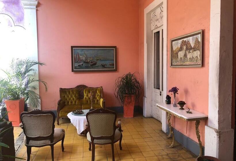 פנסיון Maska Mansion