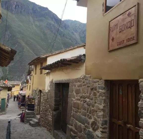 پانسیون Rumi Sonqo Hostel