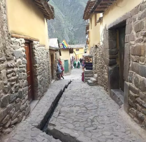 پانسیون Rumi Sonqo Hostel