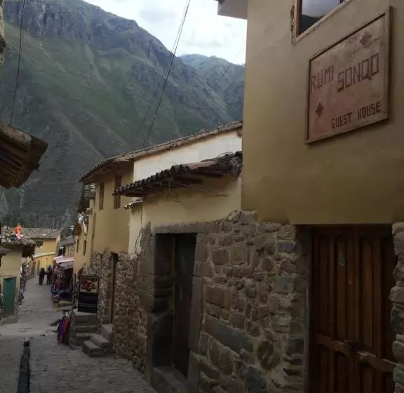 پانسیون Rumi Sonqo Hostel