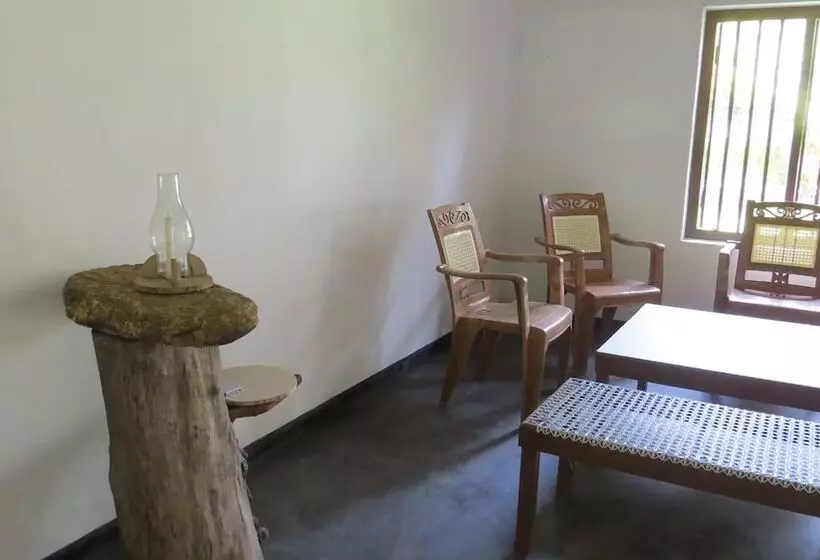 ユースホステル Mendis Cottage