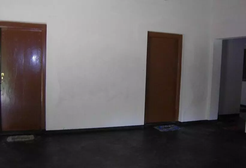 ユースホステル Mendis Cottage