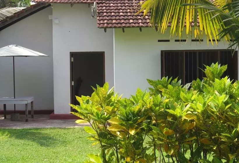 ユースホステル Mendis Cottage