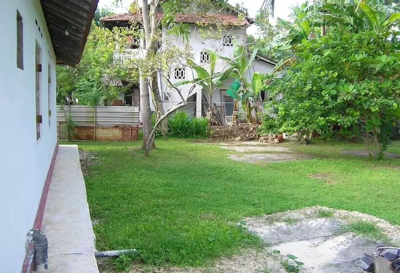 ユースホステル Mendis Cottage