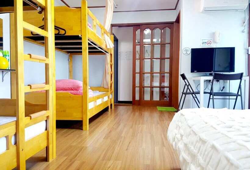 Pensão Long Island Guesthouse Hostel