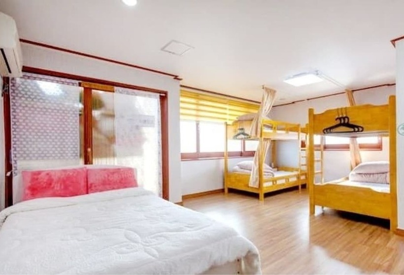 Pensão Long Island Guesthouse Hostel