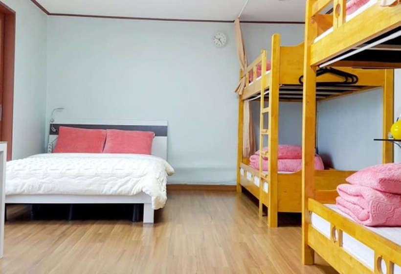 Pensão Long Island Guesthouse Hostel