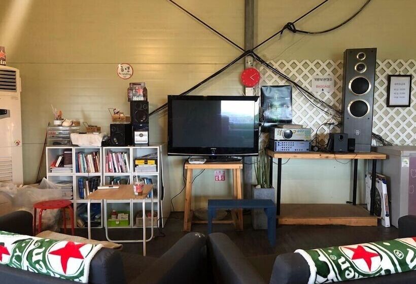 Pensão Long Island Guesthouse Hostel