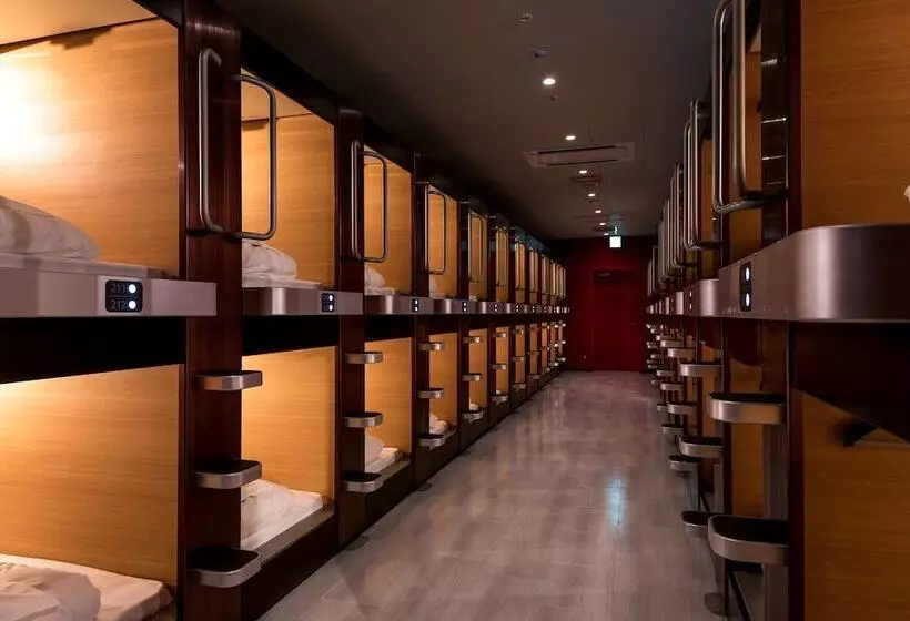 カプセルホテル Tube Sq