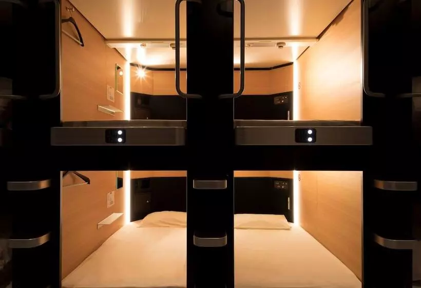 カプセルホテル Tube Sq