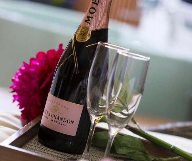 בית מלון כפרי Plant Garden Resort