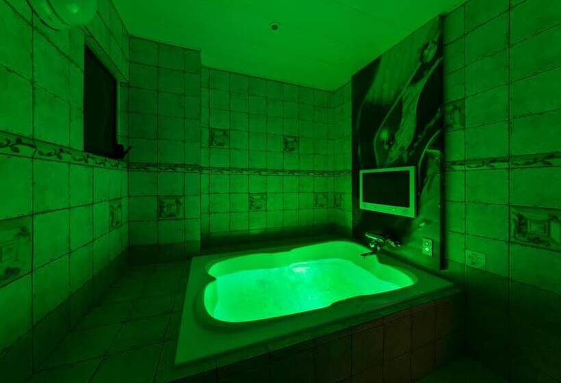 בית מלון כפרי Plant Garden Resort