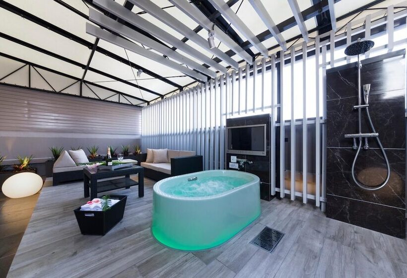 בית מלון כפרי Plant Garden Resort