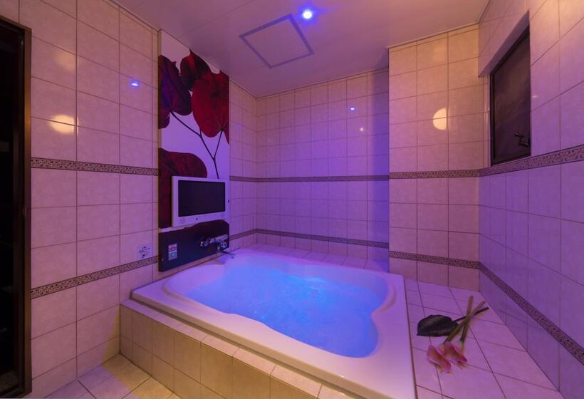 בית מלון כפרי Plant Garden Resort