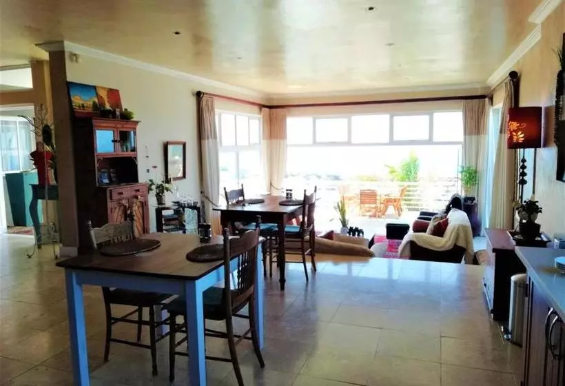 Majatalo 4 On Montagu