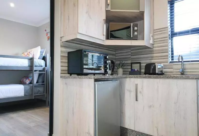 Majatalo De Stroom Guest Lodge