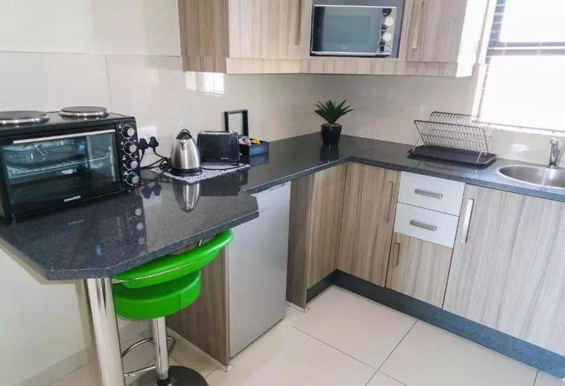 Majatalo De Stroom Guest Lodge