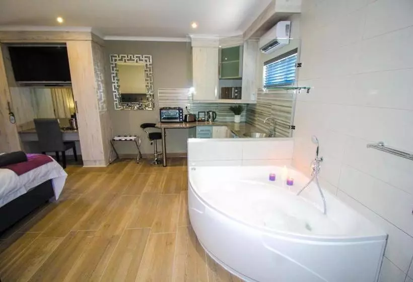 Majatalo De Stroom Guest Lodge