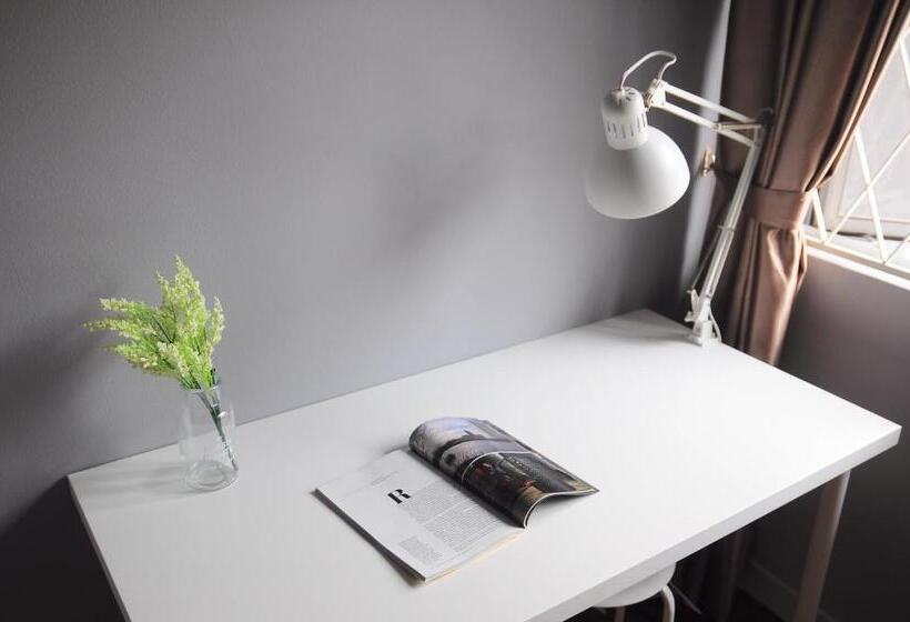 פנסיון Grayhaus Guest House