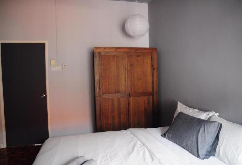 פנסיון Grayhaus Guest House