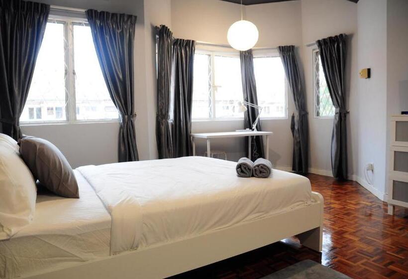 פנסיון Grayhaus Guest House