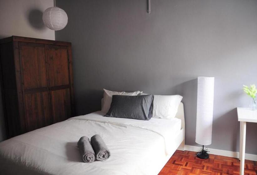 פנסיון Grayhaus Guest House