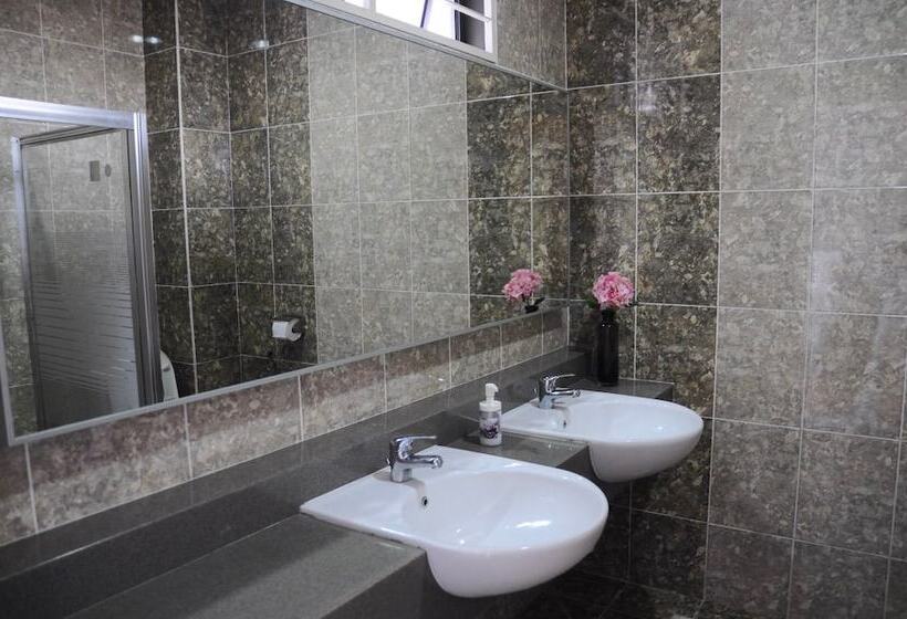 פנסיון Grayhaus Guest House