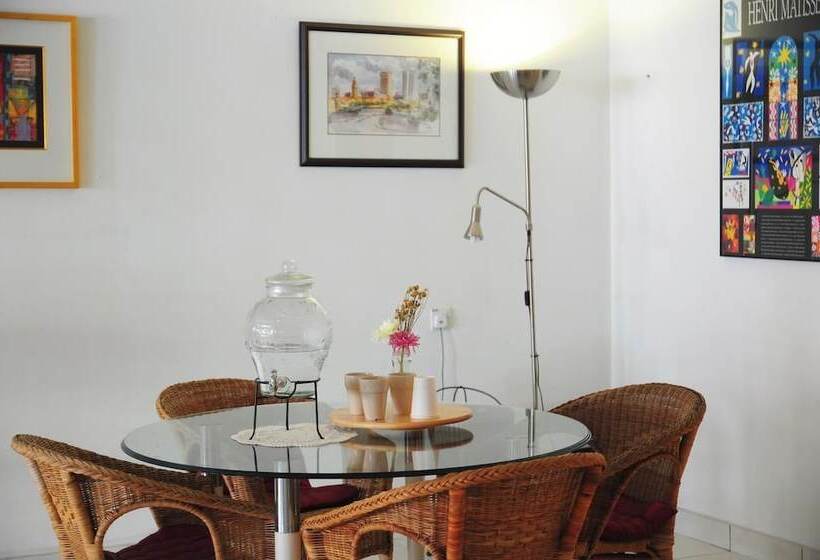 פנסיון Grayhaus Guest House