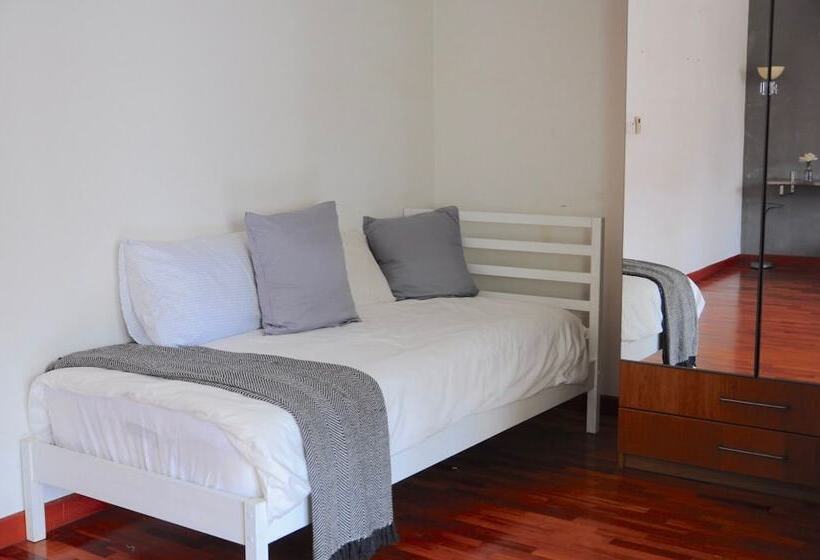 פנסיון Grayhaus Guest House